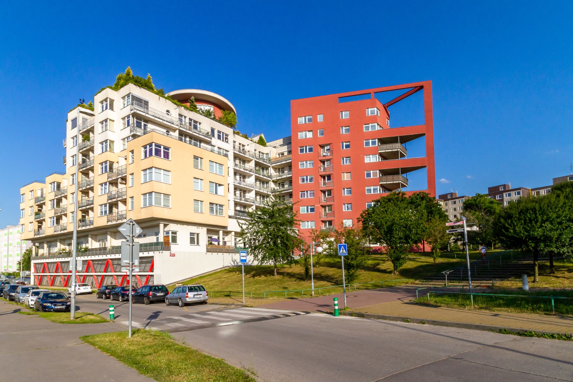 Rodinný byt 5+kk, 182 m2, 2 terasy, 2 garáže, Barrandov, Praha 5.
