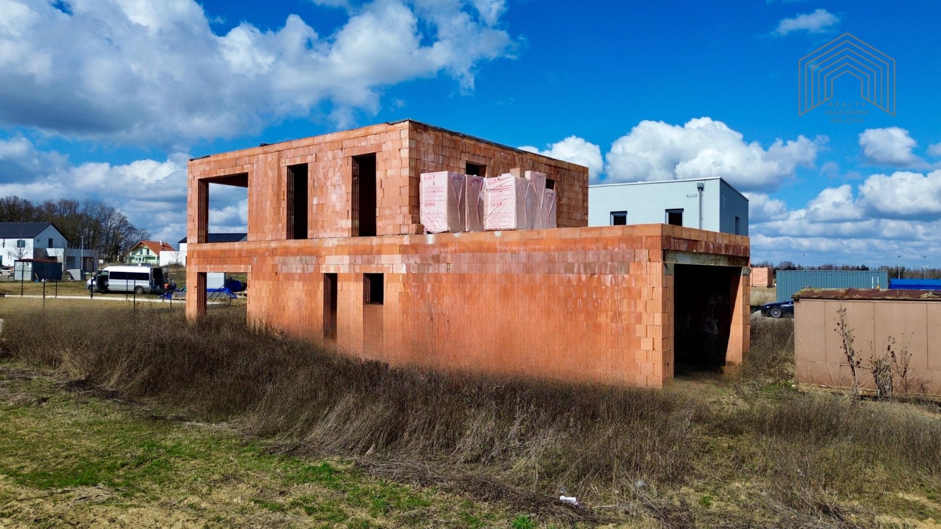 Hrubá stavba RD 231 m² | pozemek 804 m² | Vysoký Újezd u Berouna